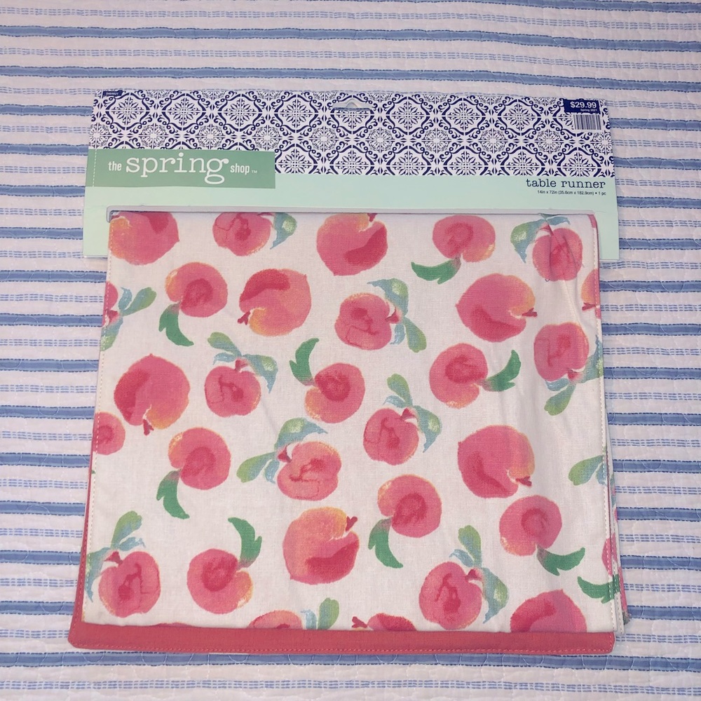 Table Runner With Peaches